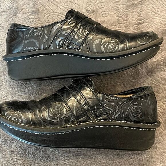 Alegria Black Platform Shoes with Embossed Design - Picture 2 of 12